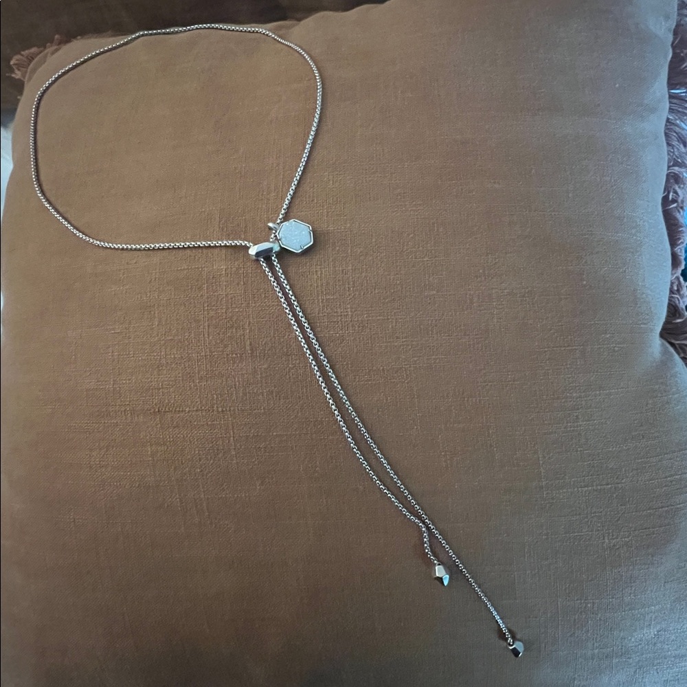 Metal adjustable bolo necklace with hexagonal pendant - Picture 4 of 6